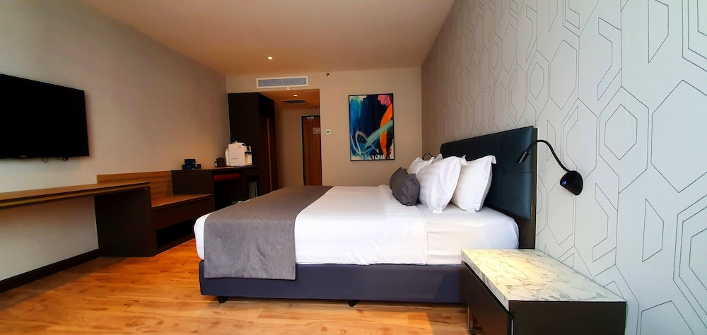 Club King Room