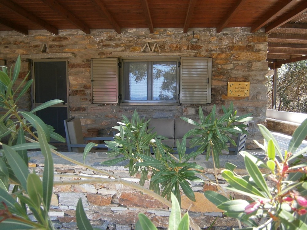 House, 2 Bedrooms, Garden View photo 2