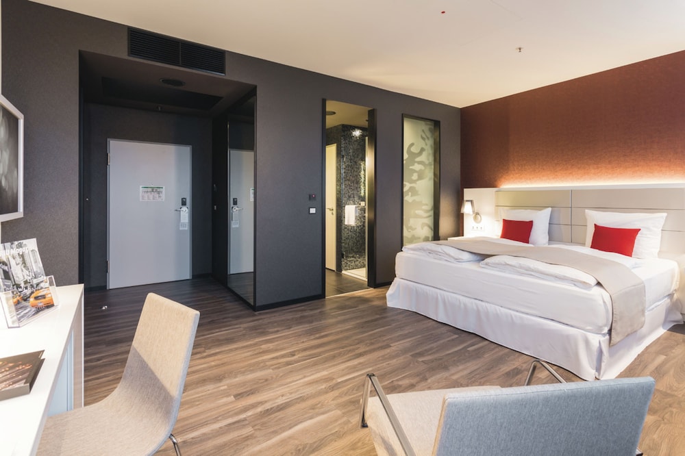 Deluxe Room, 1 King Bed (Superior) - Photo 1