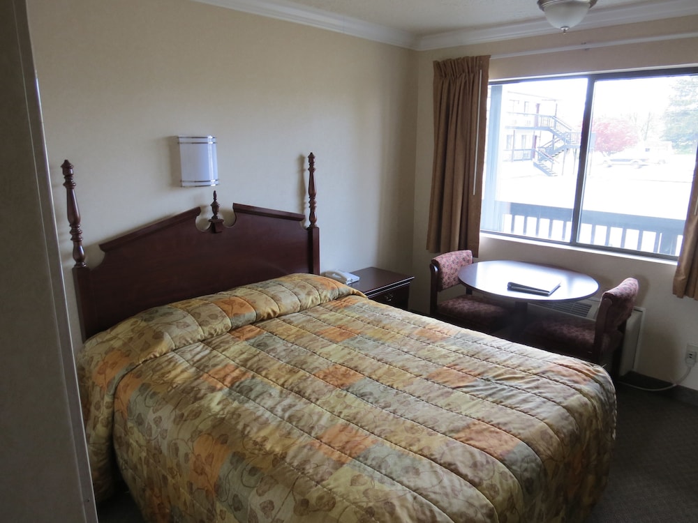 Deluxe Room, 2 Queen Beds (No Pets Allowed) photo 1
