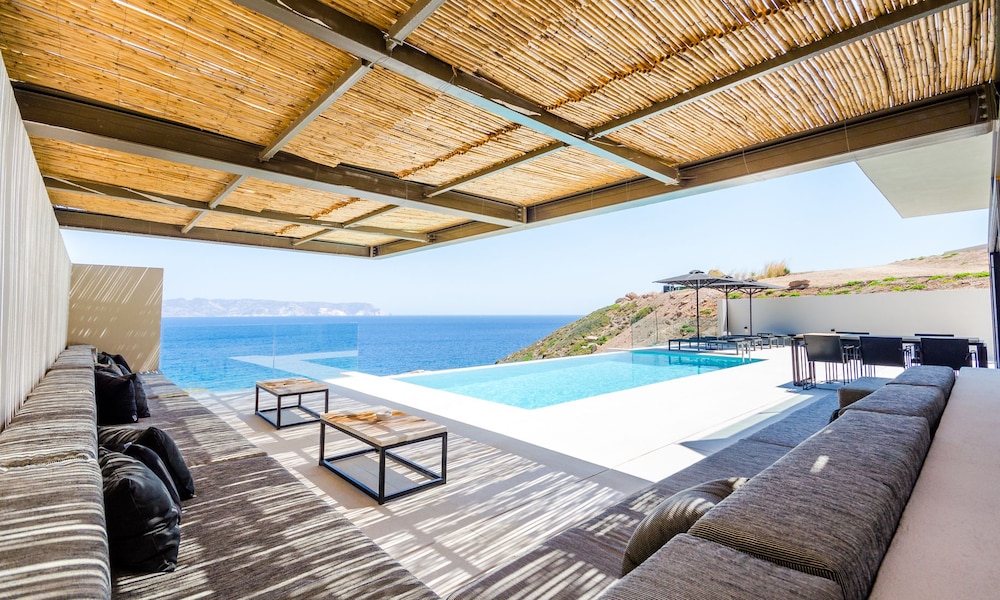 Premier Villa, Sea Facing photo 3