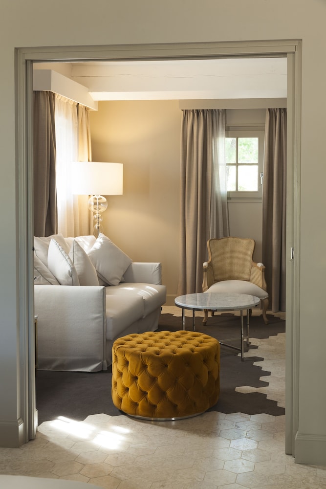 Suite - Photo 5