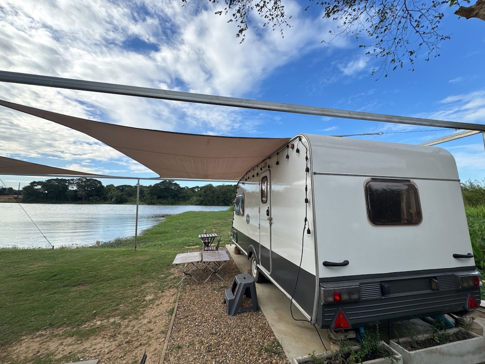 Campervan Riverfront for 2 - Photo 7