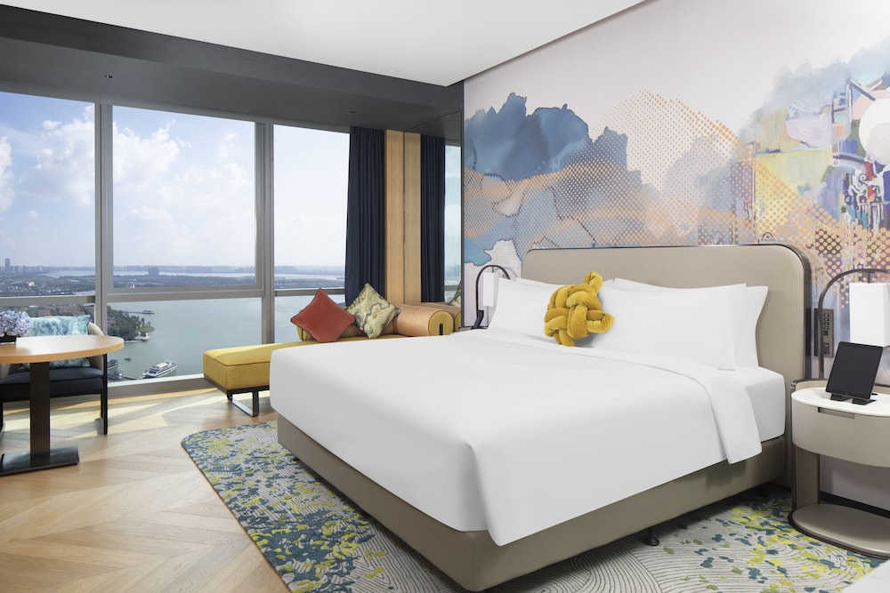 Social Lake King Room