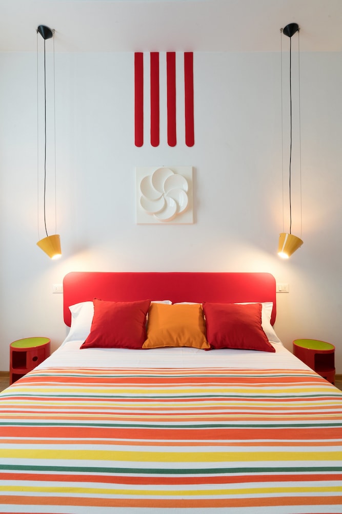 Double Room (60s) photo 2