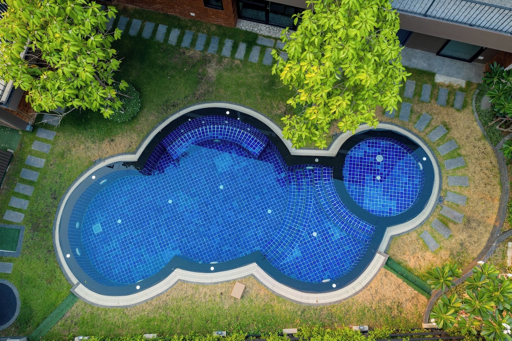 Deluxe Twin Room, Multiple Beds, Balcony, Pool View - Photo 4