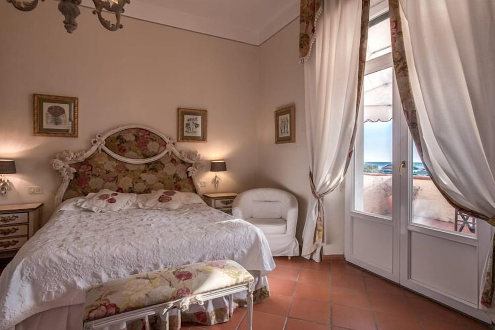 Classic Room, Partial Sea View