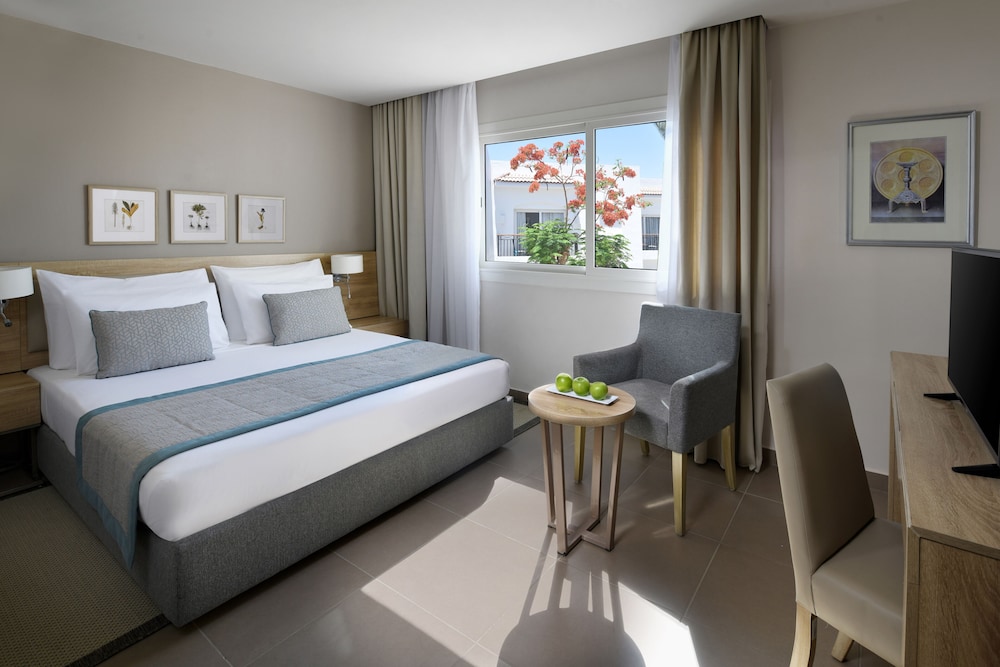 Deluxe Room, 1 Queen Bed, Terrace, Ground Floor (Family)