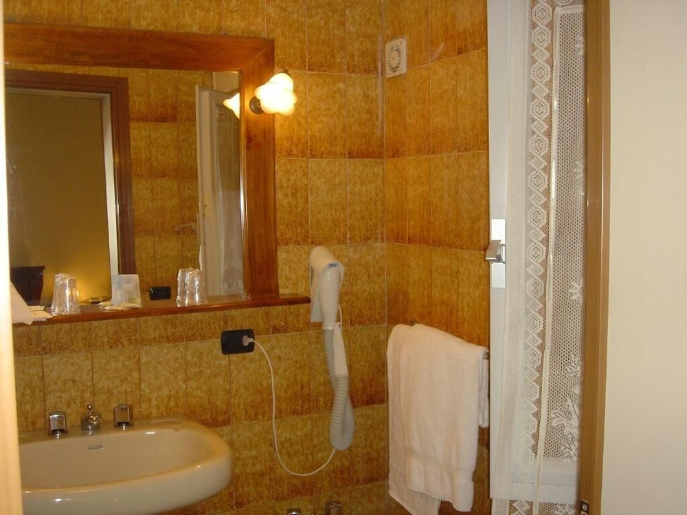 Classic Triple Room photo 2