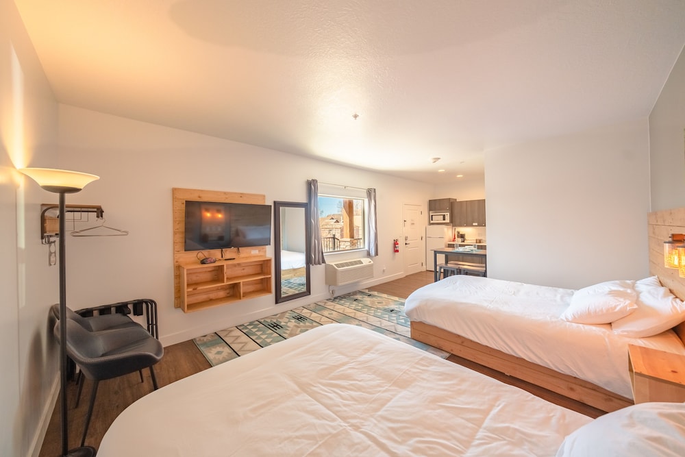 Studio Suite, 2 Queen Beds photo 3