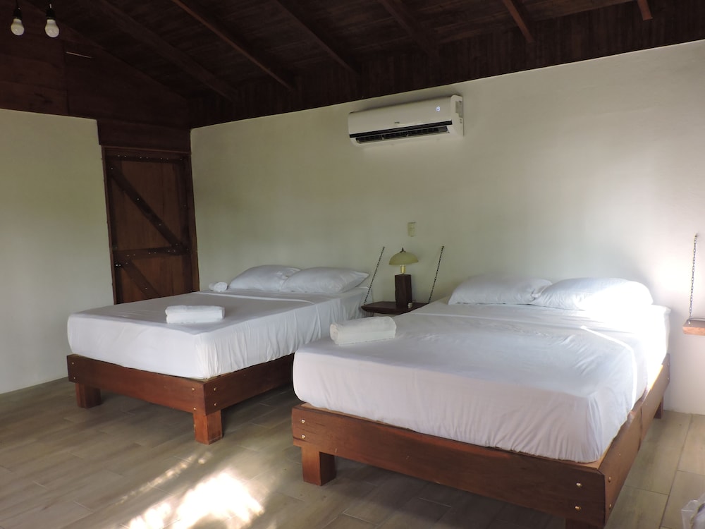 Deluxe Bungalow, 2 Queen Beds (Manu) photo 1