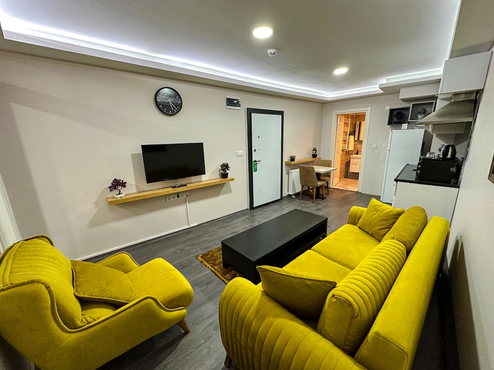 Economy Suite, 1 Queen Bed with Sofa bed photo 2