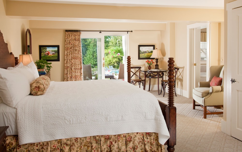 Richardson Deluxe Whirlpool Suite  photo 1
