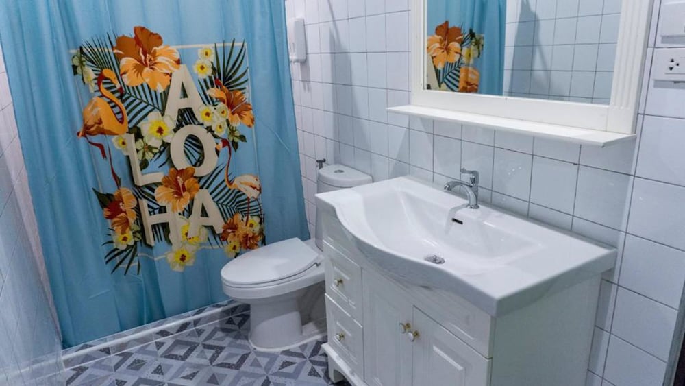 3 Bedrooms Jacuzzi Suite - Photo 12