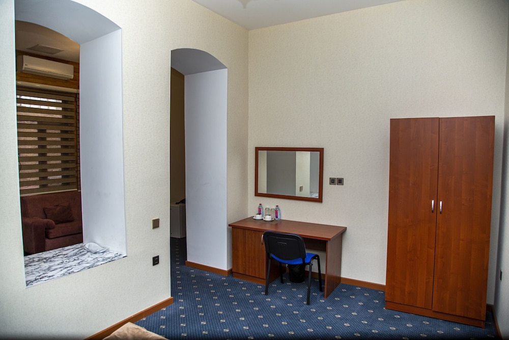 Standard Triple Room photo 2