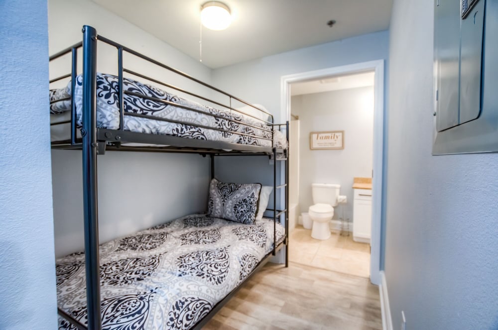 Condo, 3 Bedrooms (633)