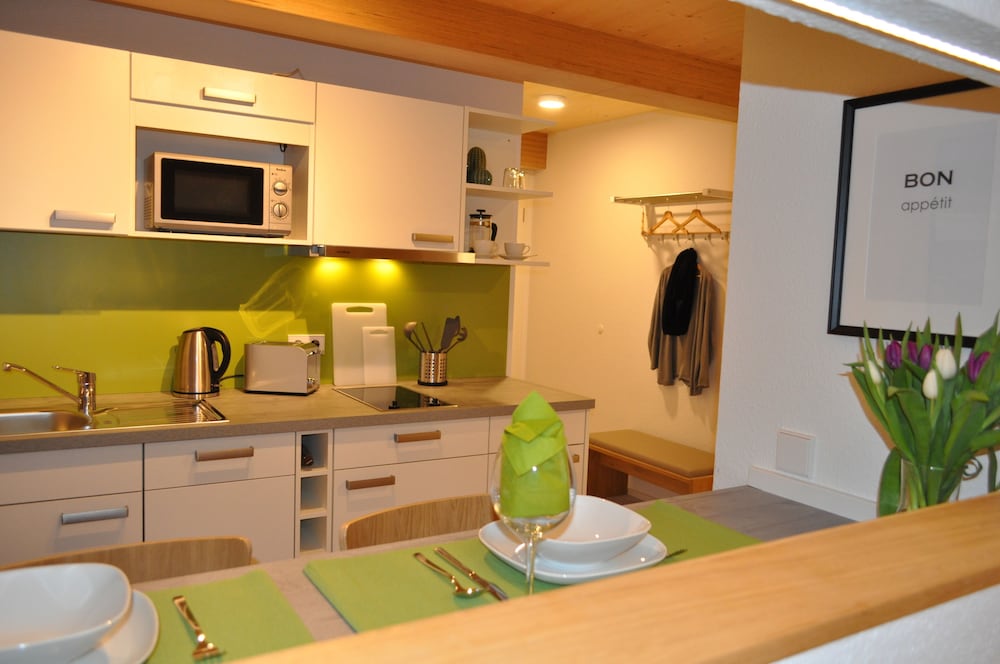 Standard Studio, 1 Queen Bed, Non Smoking, Kitchen photo 3