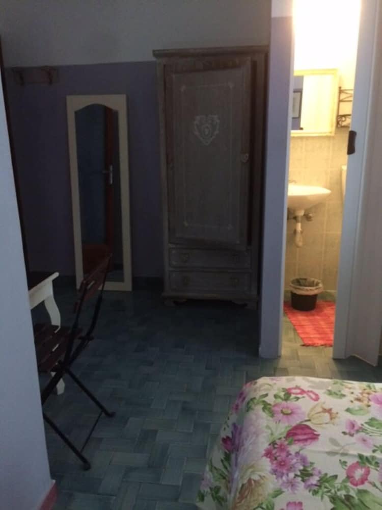 Classic Double Room, Private Bathroom - Photo 2