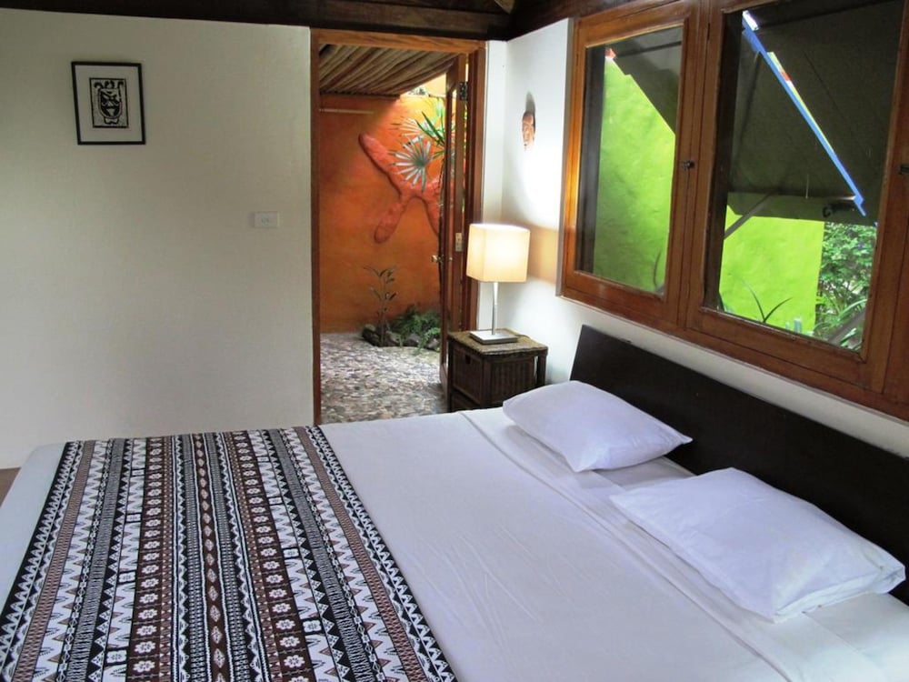 Garden Huts - Double Bed Only photo 2