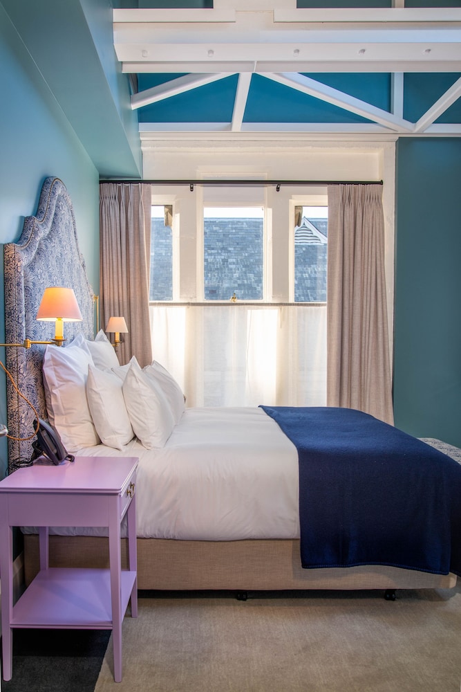 Prestige Skylight Room - Photo 2