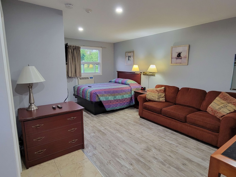 Room, 1 Queen Bed with Sofa bed, Non Smoking photo 2