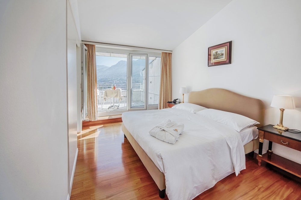 Signature Suite, Lake View - Photo 1