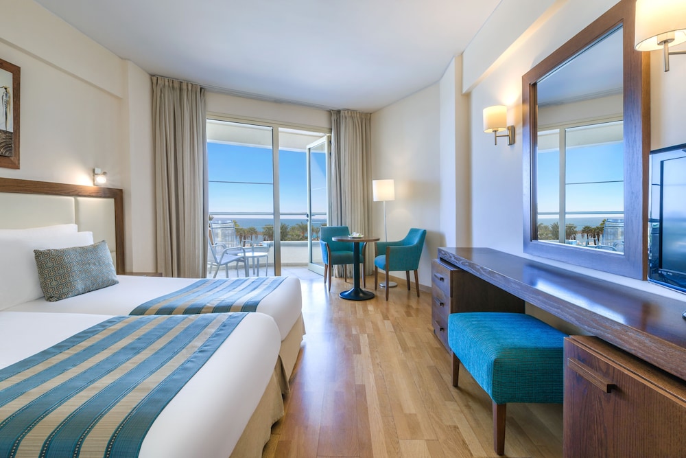 Double or Twin Room, Partial Sea View photo 3