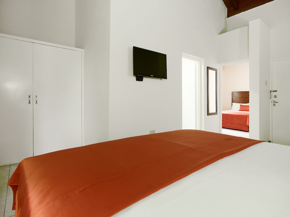 Single Room, 1 King Bed, Private Bathroom photo 3