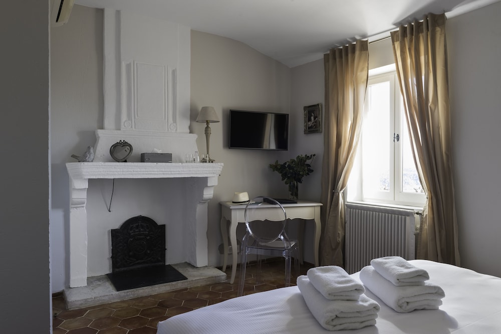 Superior Double Room, 1 Queen Bed, City View, Executive Level photo 3