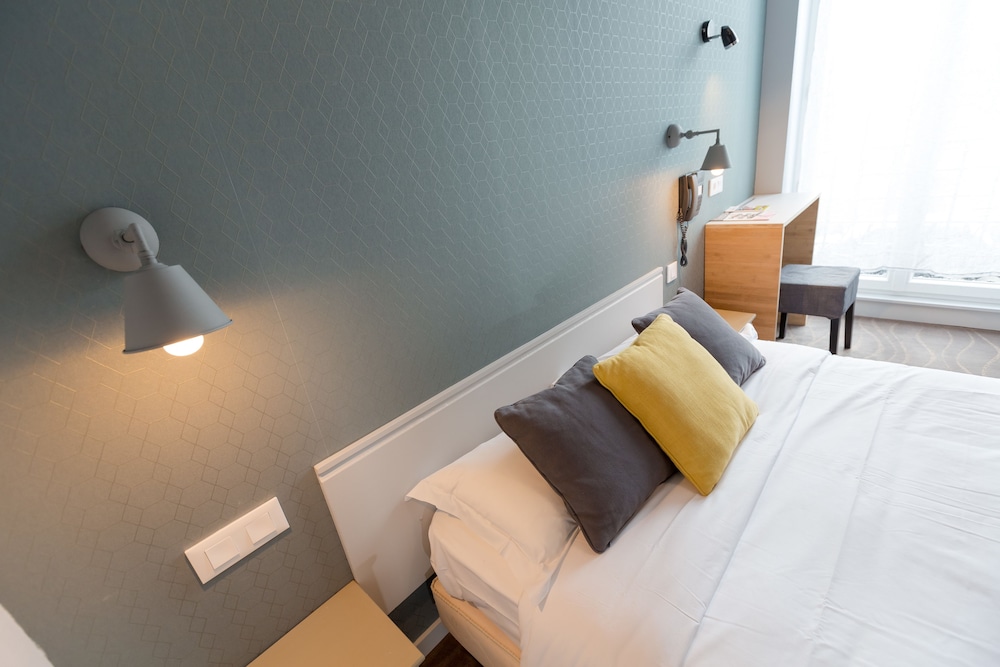 Standard Double Room, 1 Double Bed (Shower) photo 2