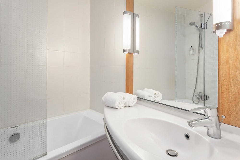 Deluxe Double Room thumbnail 5