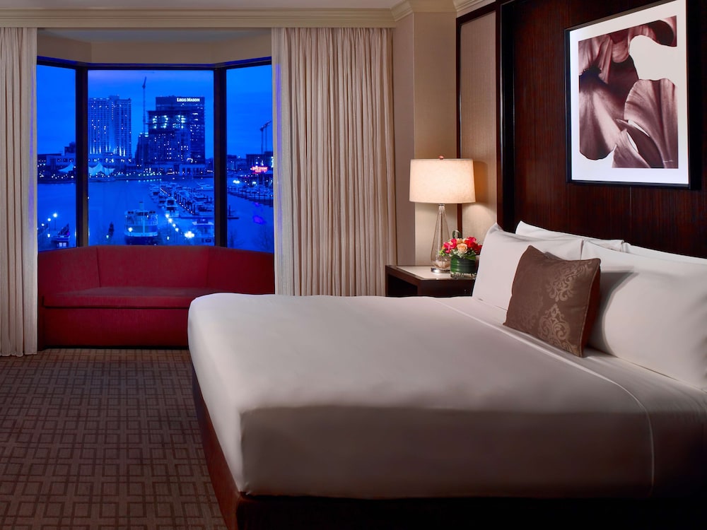 Suite, 1 King Bed, Harbor View - Photo 3