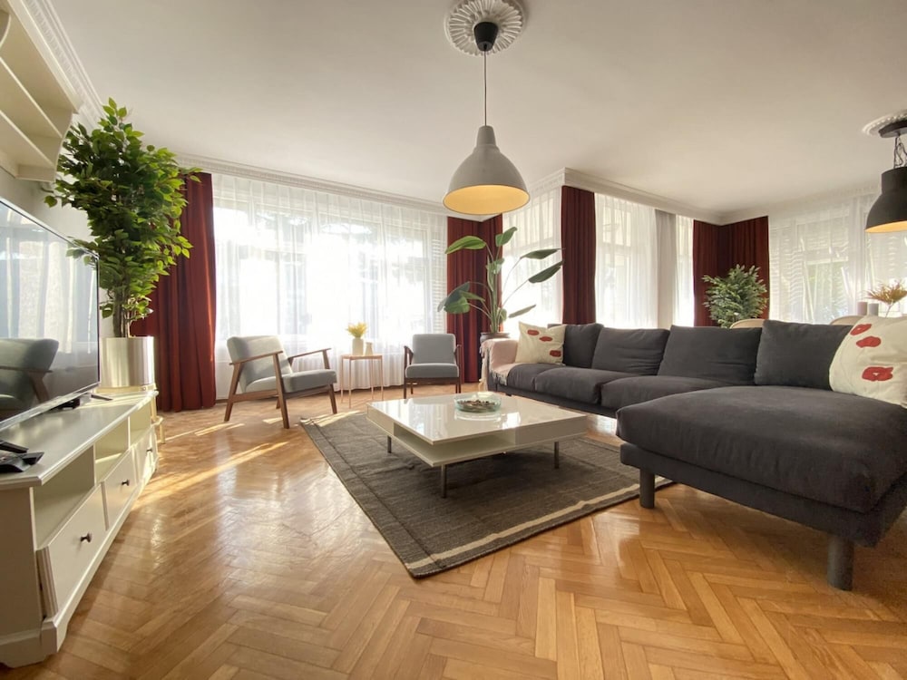 Apartment photo 1