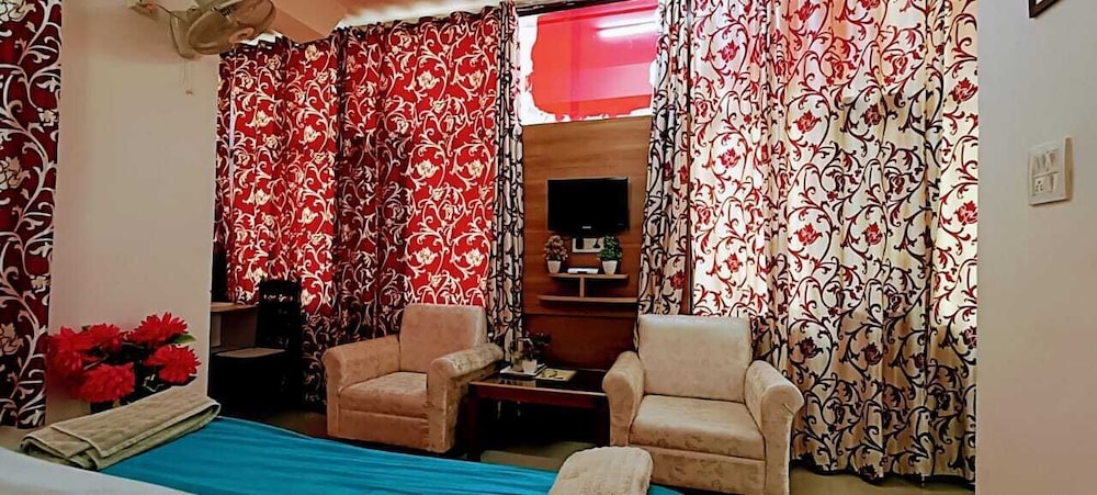 Deluxe Room - Photo 9