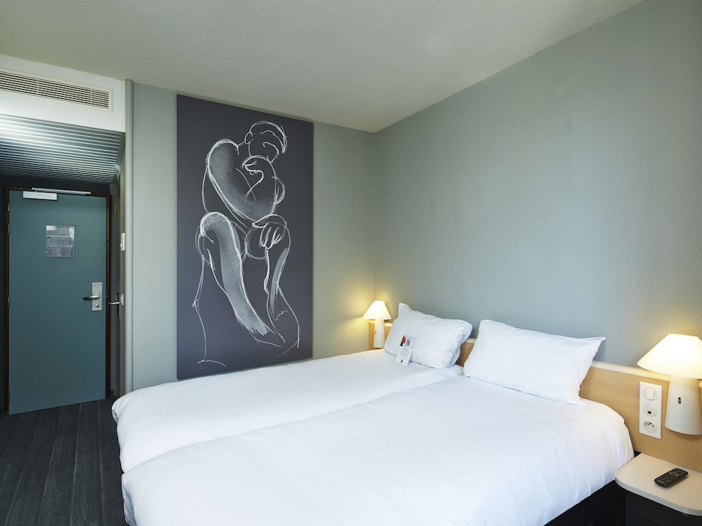 Standard Room, 2 Twin Beds - Photo 3