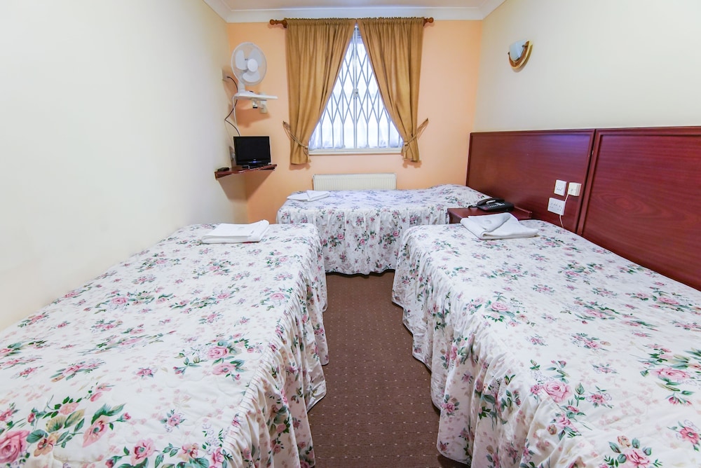 Triple Room (1st floor rear) photo 2