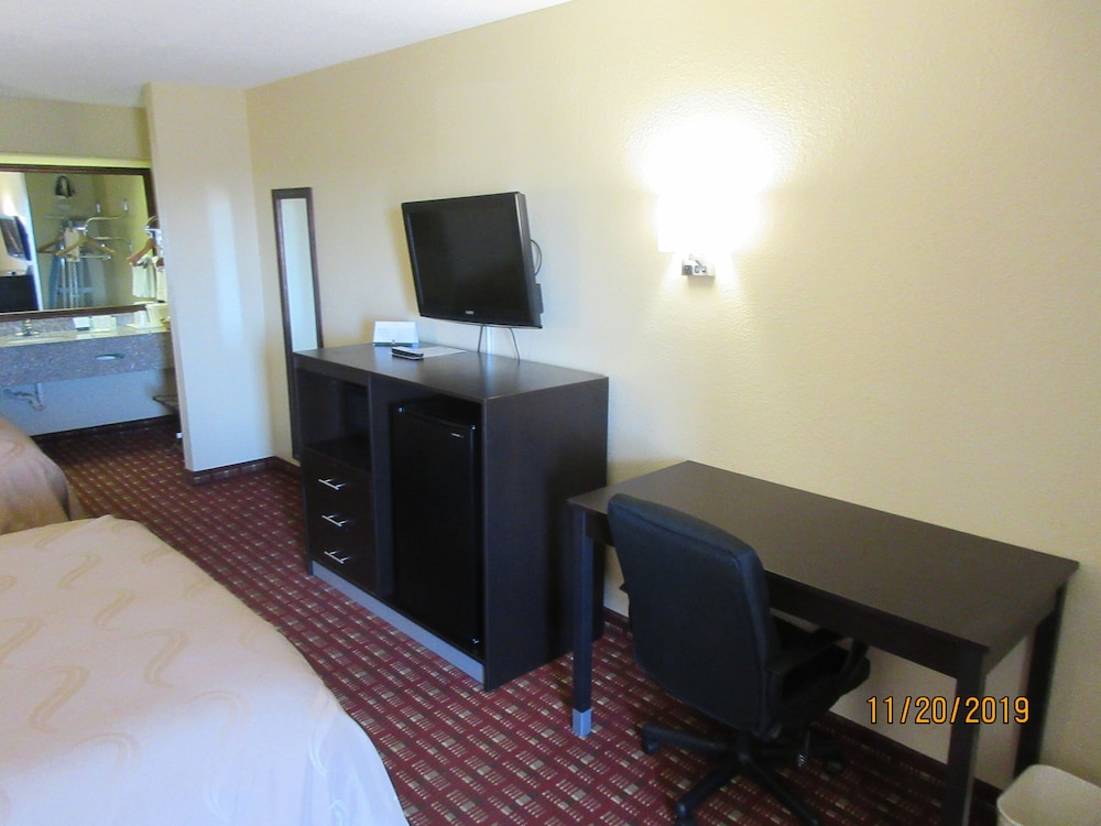 Standard Room, 2 Double Beds - Photo 6