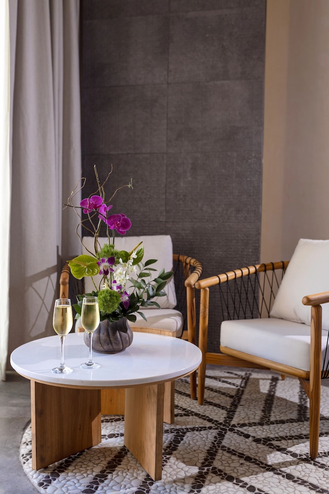 Preferred Club Junior Suite, Swim Out, King Bed