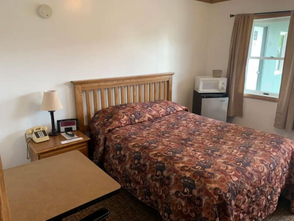 Basic Single Room, 1 Double Bed