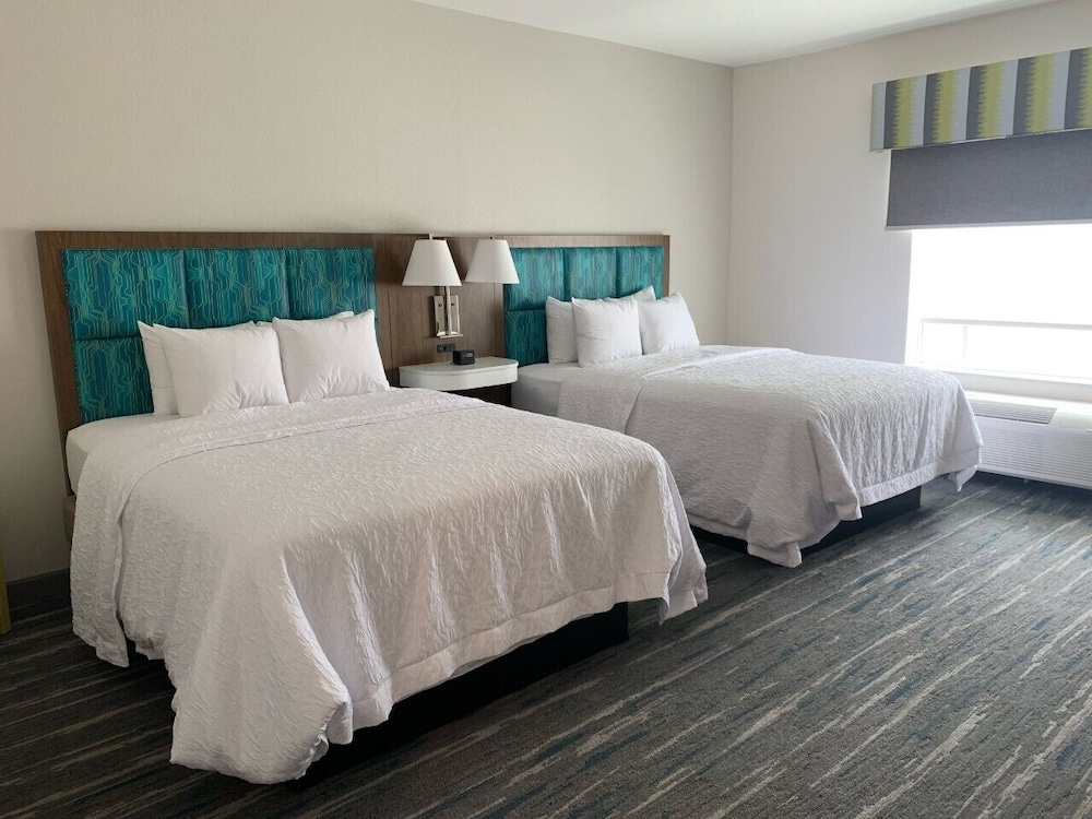 Room, 2 Queen Beds, Accessible, Bathtub - Photo 3