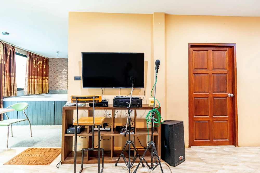 Family Room photo 3