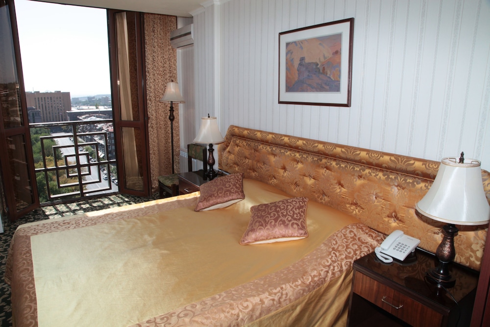 Junior Suite, 1 Double Bed with Sofa bed, Courtyard View photo 1