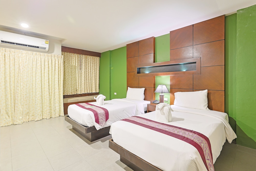 Deluxe Room, Bathtub - Photo 1