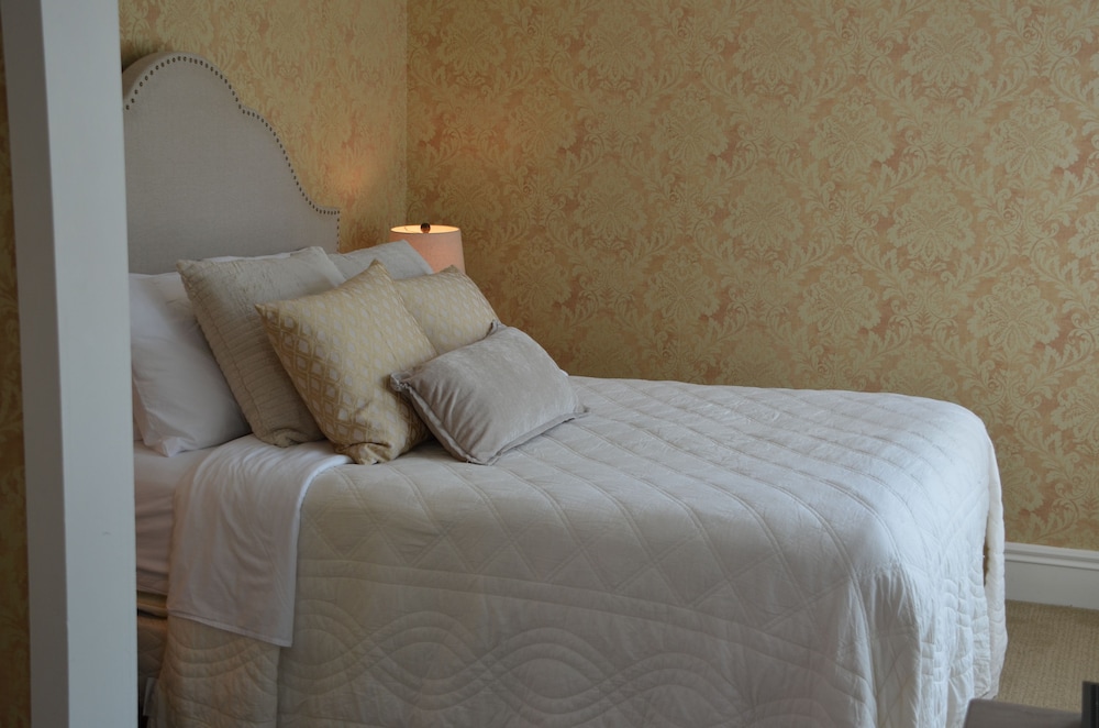 Suite Room Queen Bed photo 3