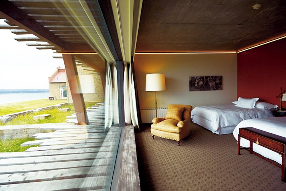 Room, 2 Queen Beds (The Singular) photo 2