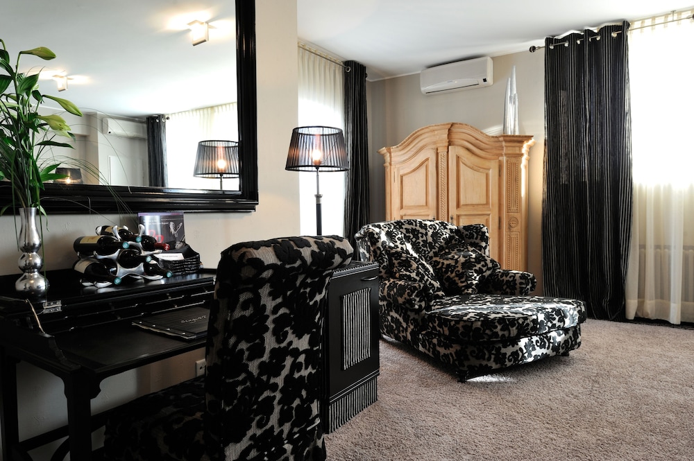 Suite 47 - Photo 4