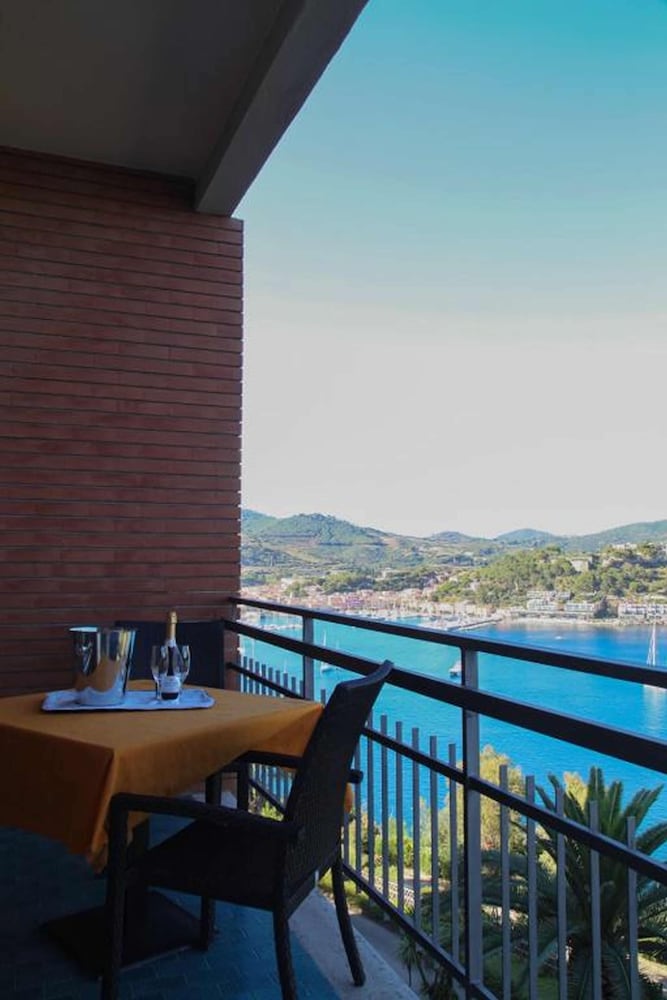 Junior Suite, Sea View (For 3 People) - Photo 7