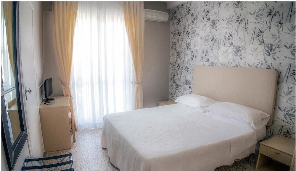 Classic Double Room, Balcony photo 1