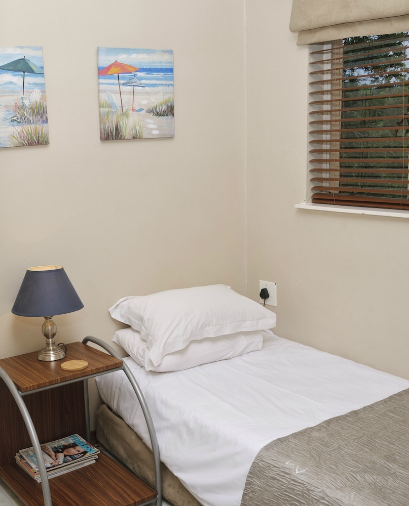 Family Room, Multiple Beds, Non Smoking, Garden View photo 2