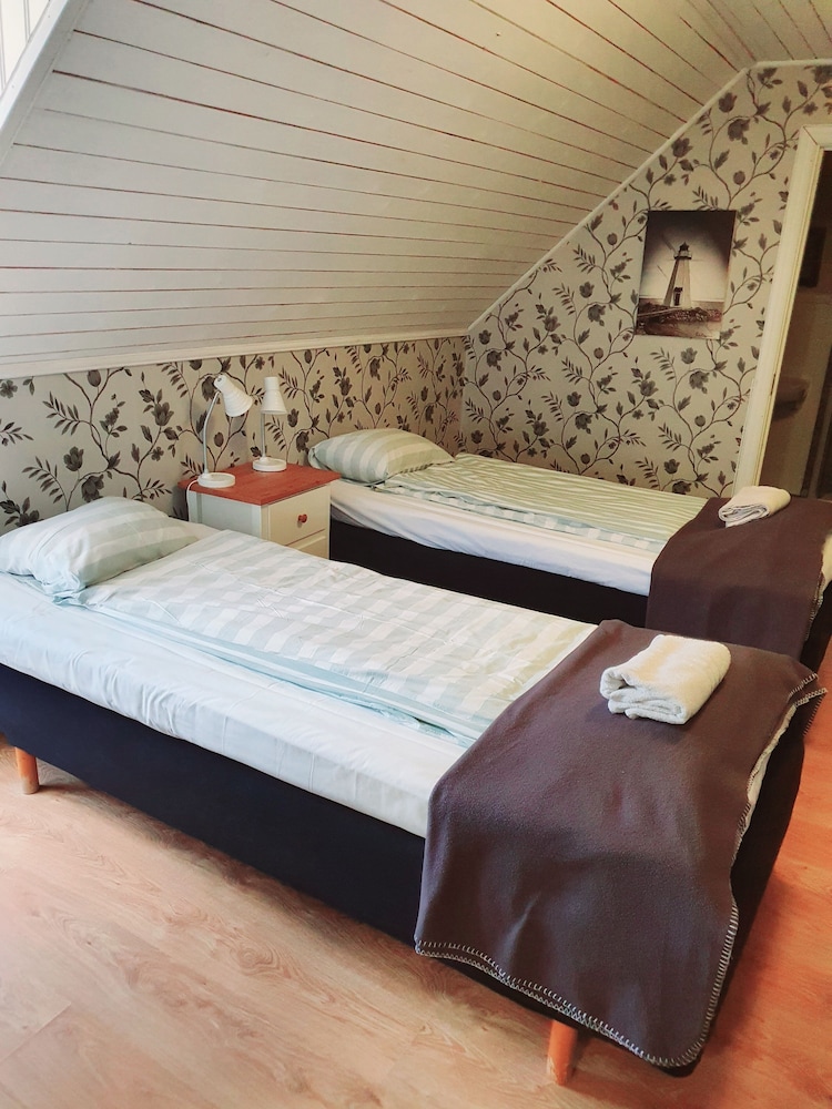 Basic Twin Room, Ensuite, Garden View (Svanen) photo 1